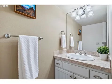 7925 SW 28th Avenue Portland OR 97219