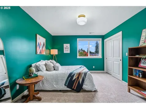7925 SW 28th Avenue Portland OR 97219