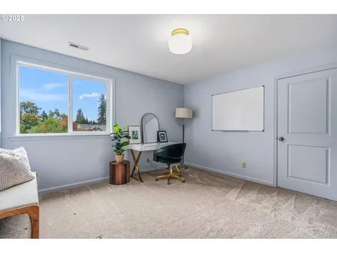 7925 SW 28th Avenue Portland OR 97219
