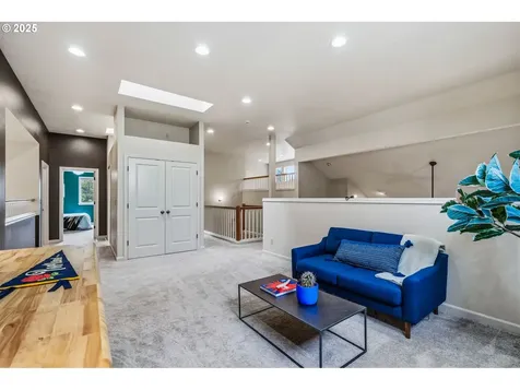 7925 SW 28th Avenue Portland OR 97219