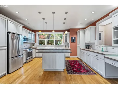 7925 SW 28th Avenue Portland OR 97219