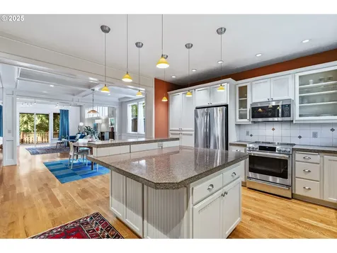 7925 SW 28th Avenue Portland OR 97219
