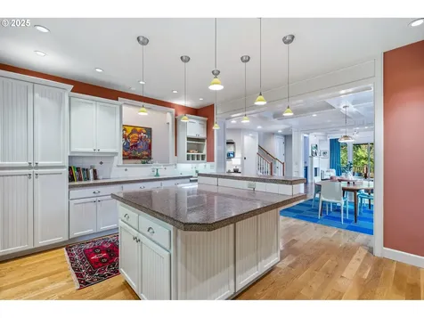 7925 SW 28th Avenue Portland OR 97219