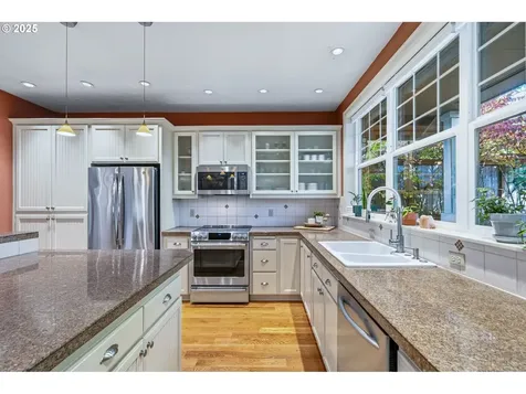 7925 SW 28th Avenue Portland OR 97219
