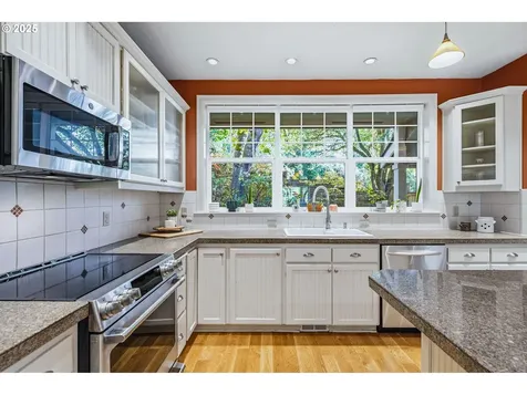7925 SW 28th Avenue Portland OR 97219