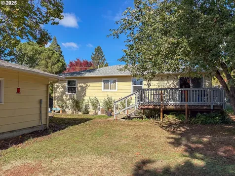 1575 NW Beaumont Avenue Roseburg OR 97471