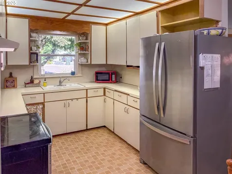 1575 NW Beaumont Avenue Roseburg OR 97471