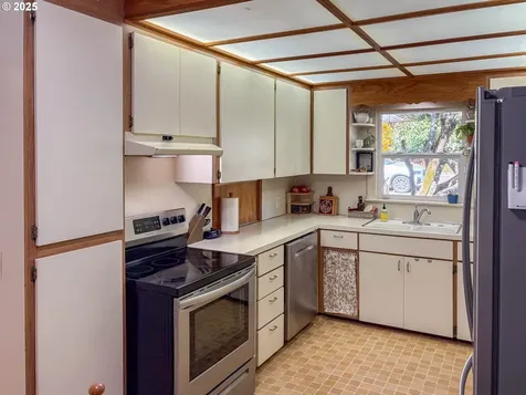 1575 NW Beaumont Avenue Roseburg OR 97471