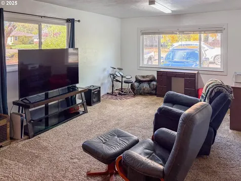1575 NW Beaumont Avenue Roseburg OR 97471