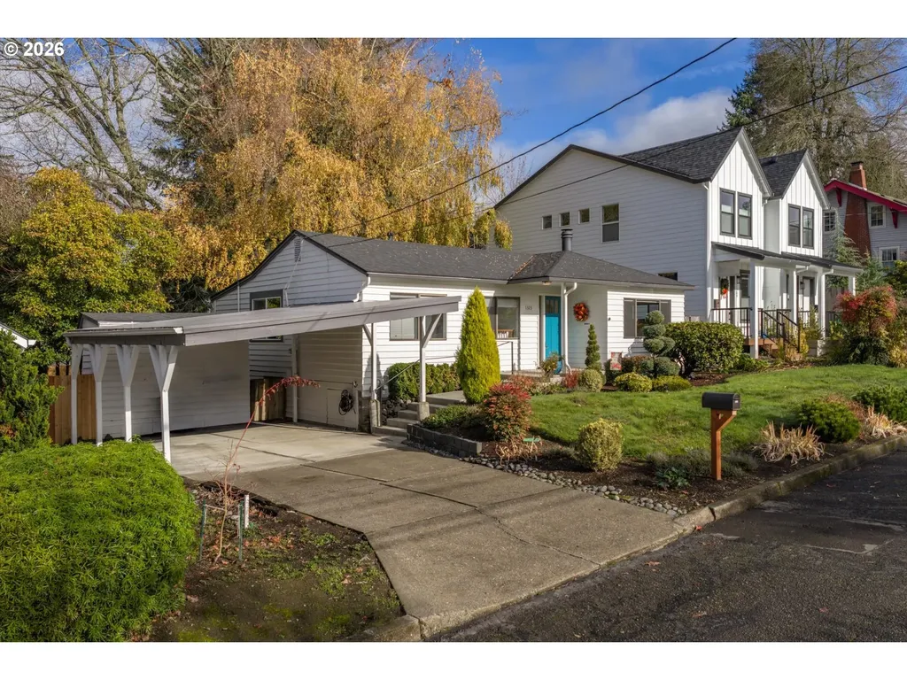 1323 SW Carson Street Portland OR 97219