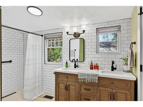 1323 SW Carson Street Portland OR 97219