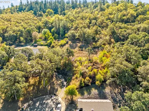 498 SE Dos Gatos Court Roseburg OR 97470