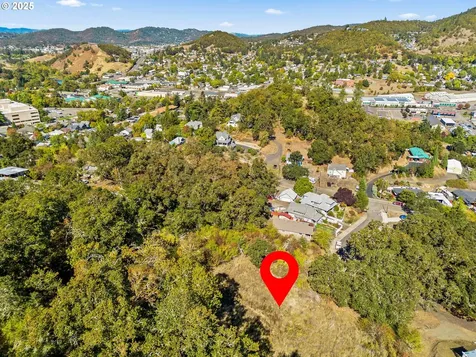 498 SE Dos Gatos Court Roseburg OR 97470