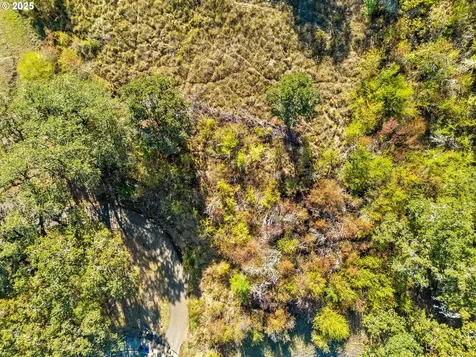 498 SE Dos Gatos Court Roseburg OR 97470