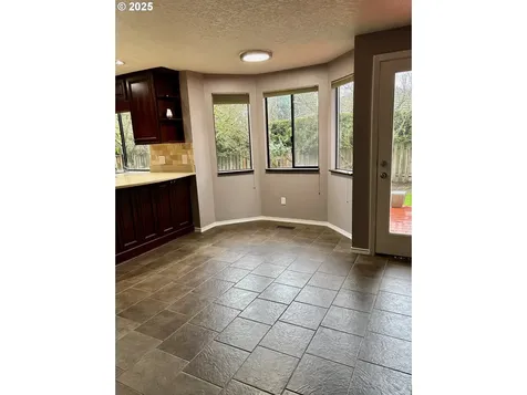 729 NE Rogahn Street Hillsboro OR 97124