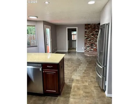 729 NE Rogahn Street Hillsboro OR 97124