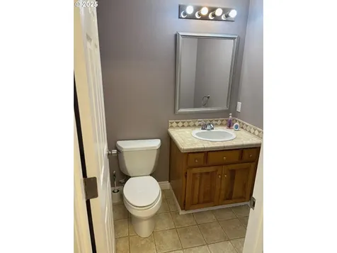 729 NE Rogahn Street Hillsboro OR 97124
