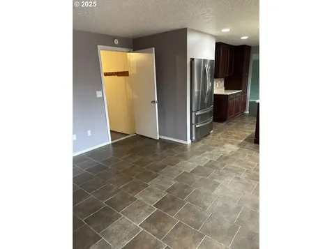 729 NE Rogahn Street Hillsboro OR 97124
