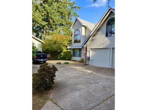 729 NE Rogahn Street Hillsboro OR 97124