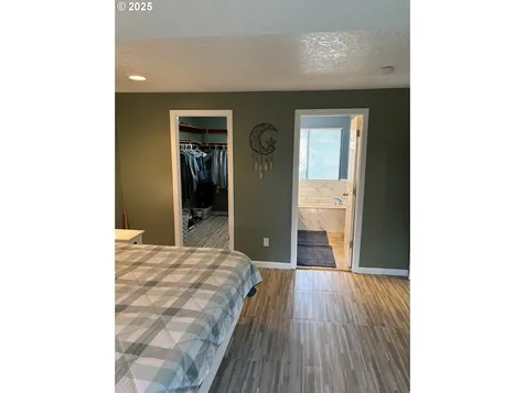 729 NE Rogahn Street Hillsboro OR 97124