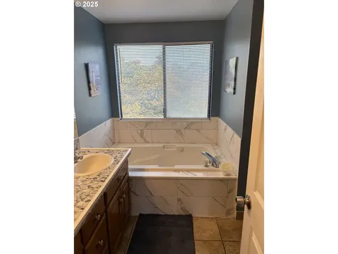 729 NE Rogahn Street Hillsboro OR 97124