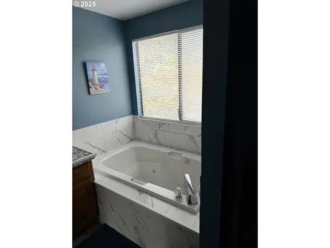 729 NE Rogahn Street Hillsboro OR 97124