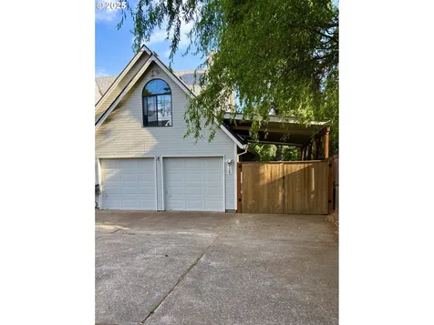 729 NE Rogahn Street Hillsboro OR 97124
