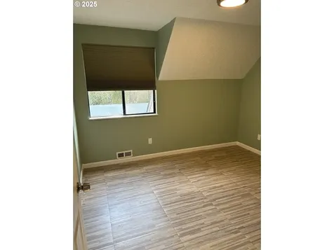 729 NE Rogahn Street Hillsboro OR 97124