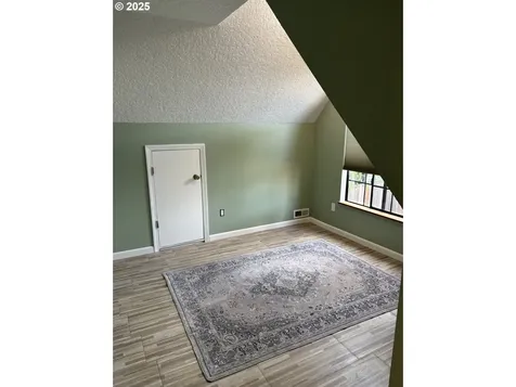 729 NE Rogahn Street Hillsboro OR 97124
