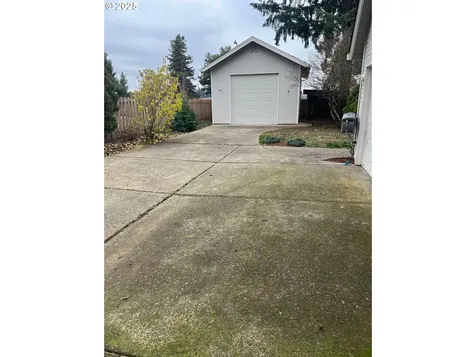 729 NE Rogahn Street Hillsboro OR 97124