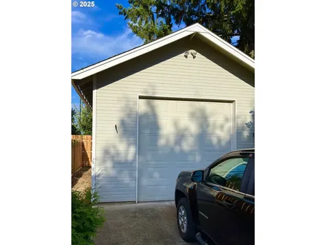 729 NE Rogahn Street Hillsboro OR 97124