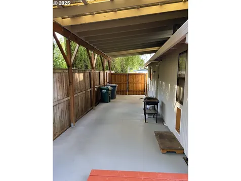 729 NE Rogahn Street Hillsboro OR 97124