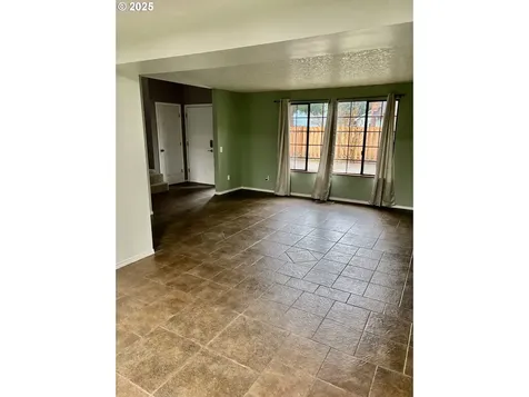 729 NE Rogahn Street Hillsboro OR 97124