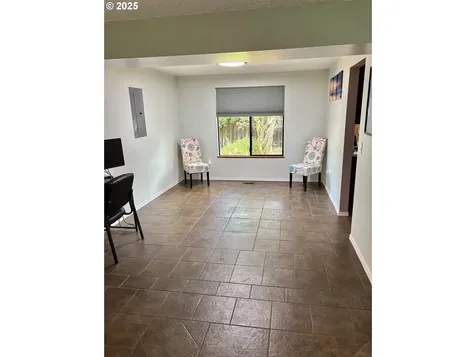 729 NE Rogahn Street Hillsboro OR 97124