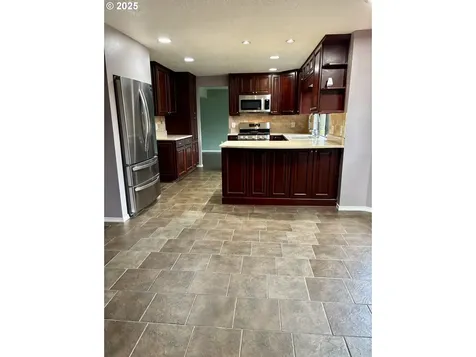 729 NE Rogahn Street Hillsboro OR 97124
