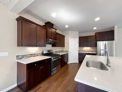 7074 NW 168th Avenue Portland OR 97229