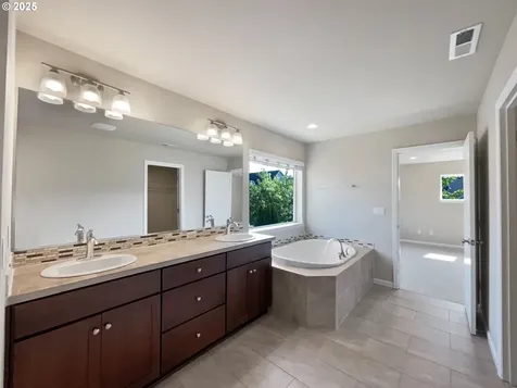 7074 NW 168th Avenue Portland OR 97229