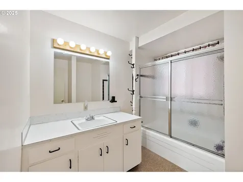 1627 NE 143rd Avenue Portland OR 97230