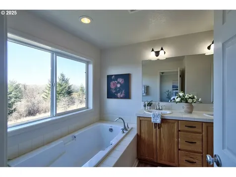 1075 SE Tamora Avenue Hillsboro OR 97123