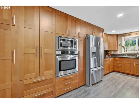 3717 SE Stott Court Troutdale OR 97060