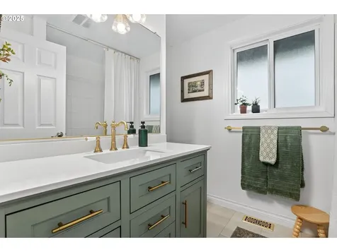 3717 SE Stott Court Troutdale OR 97060