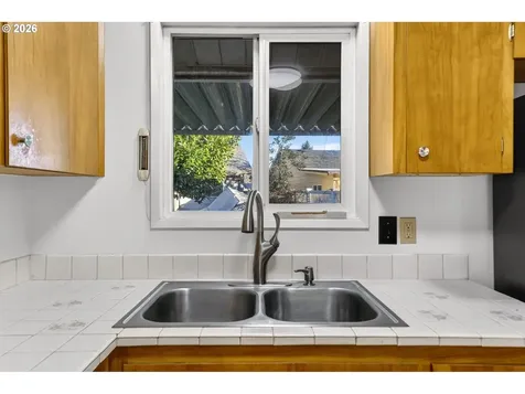 1620 Thompson Road Woodburn OR 97071