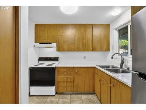 1620 Thompson Road Woodburn OR 97071