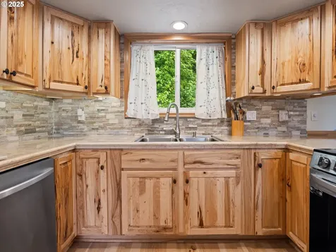 435 S Crestline Drive Waldport OR 97394