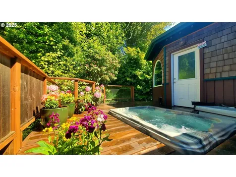 435 S Crestline Drive Waldport OR 97394