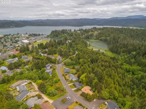 435 S Crestline Drive Waldport OR 97394