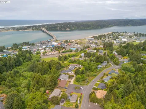435 S Crestline Drive Waldport OR 97394