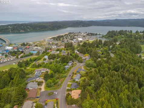435 S Crestline Drive Waldport OR 97394