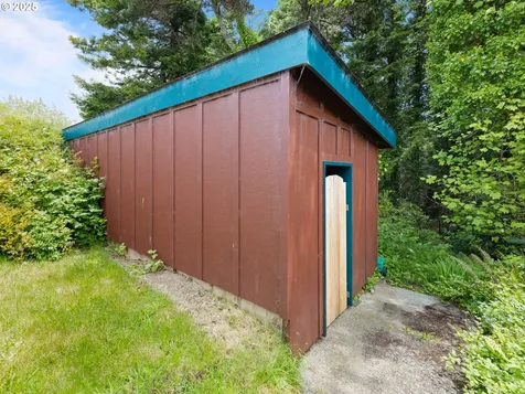 435 S Crestline Drive Waldport OR 97394