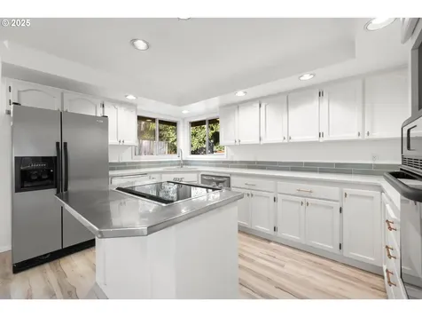 11025 SW Boones Ferry Road Portland OR 97219